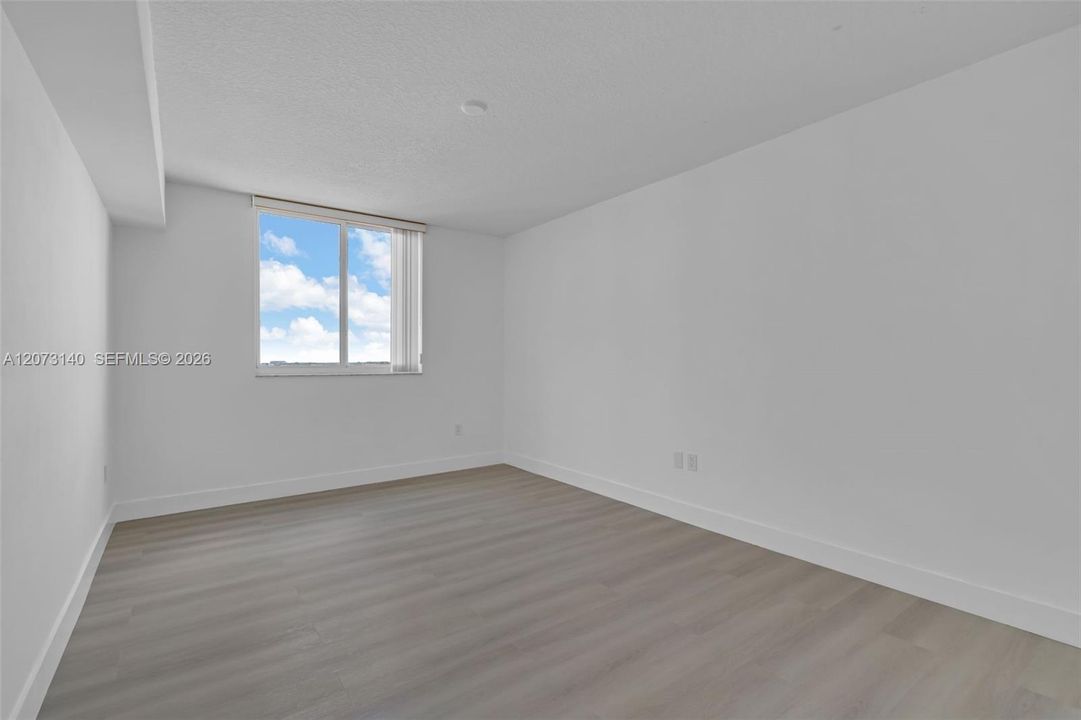 For Sale: $399,900 (2 beds, 2 baths, 1179 Square Feet)