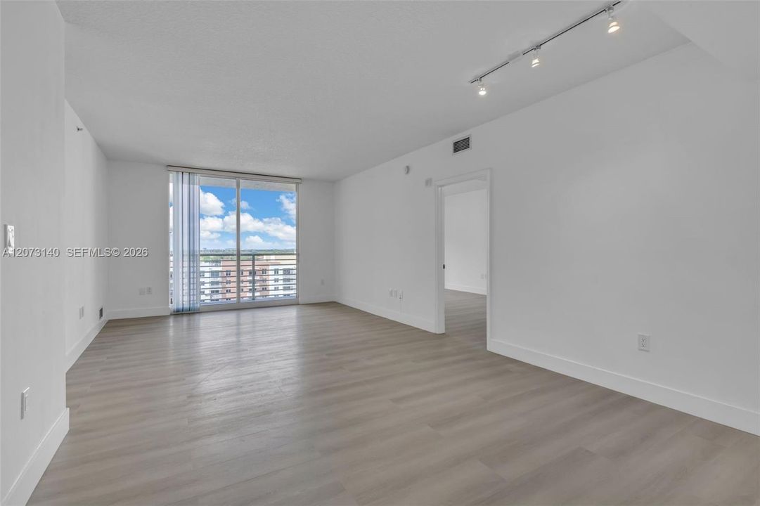 For Sale: $399,900 (2 beds, 2 baths, 1179 Square Feet)