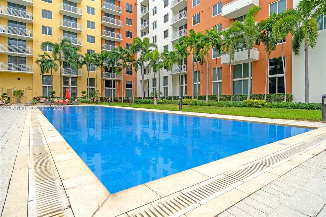 For Sale: $399,900 (2 beds, 2 baths, 1179 Square Feet)
