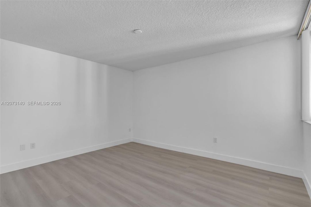 For Sale: $399,900 (2 beds, 2 baths, 1179 Square Feet)
