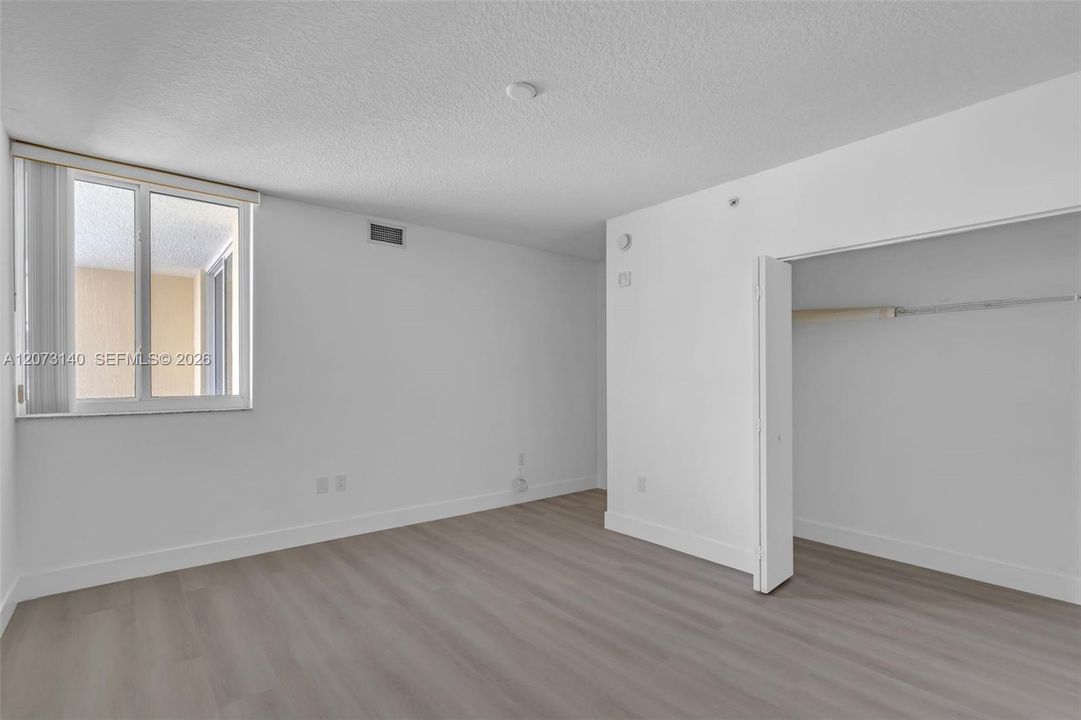 For Sale: $399,900 (2 beds, 2 baths, 1179 Square Feet)