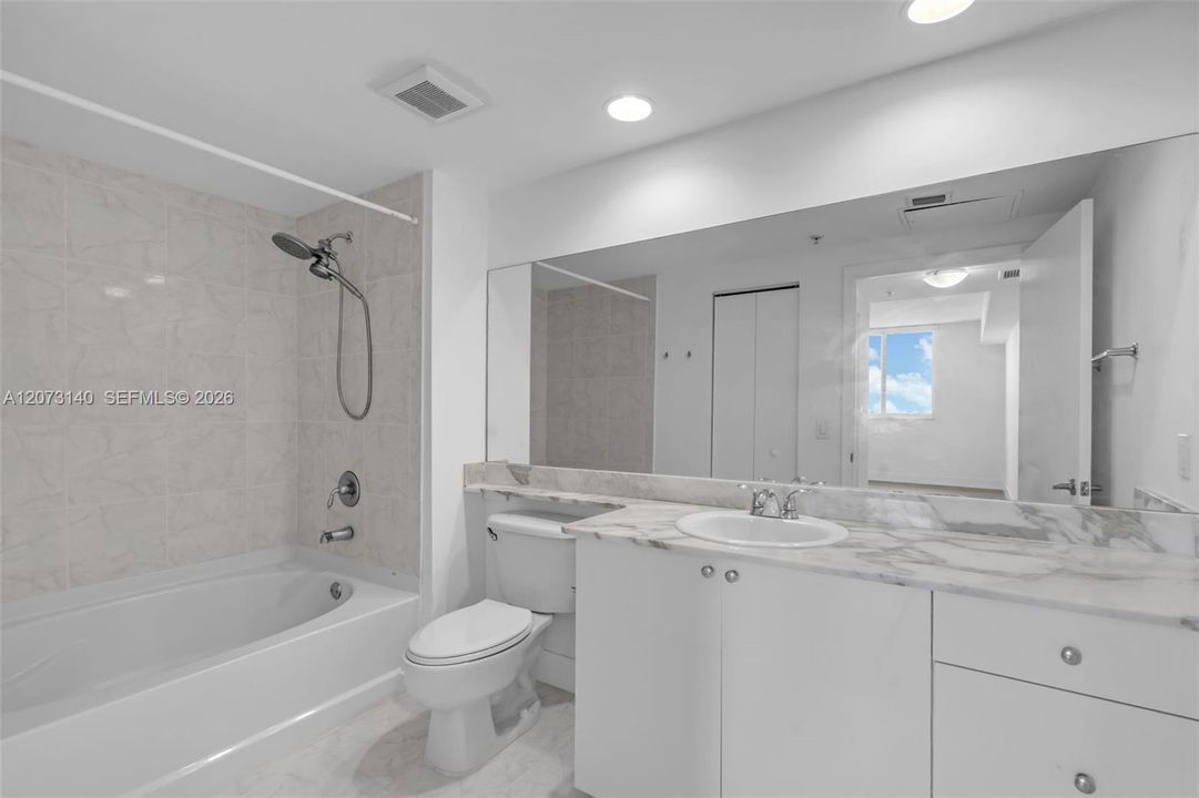 For Sale: $399,900 (2 beds, 2 baths, 1179 Square Feet)