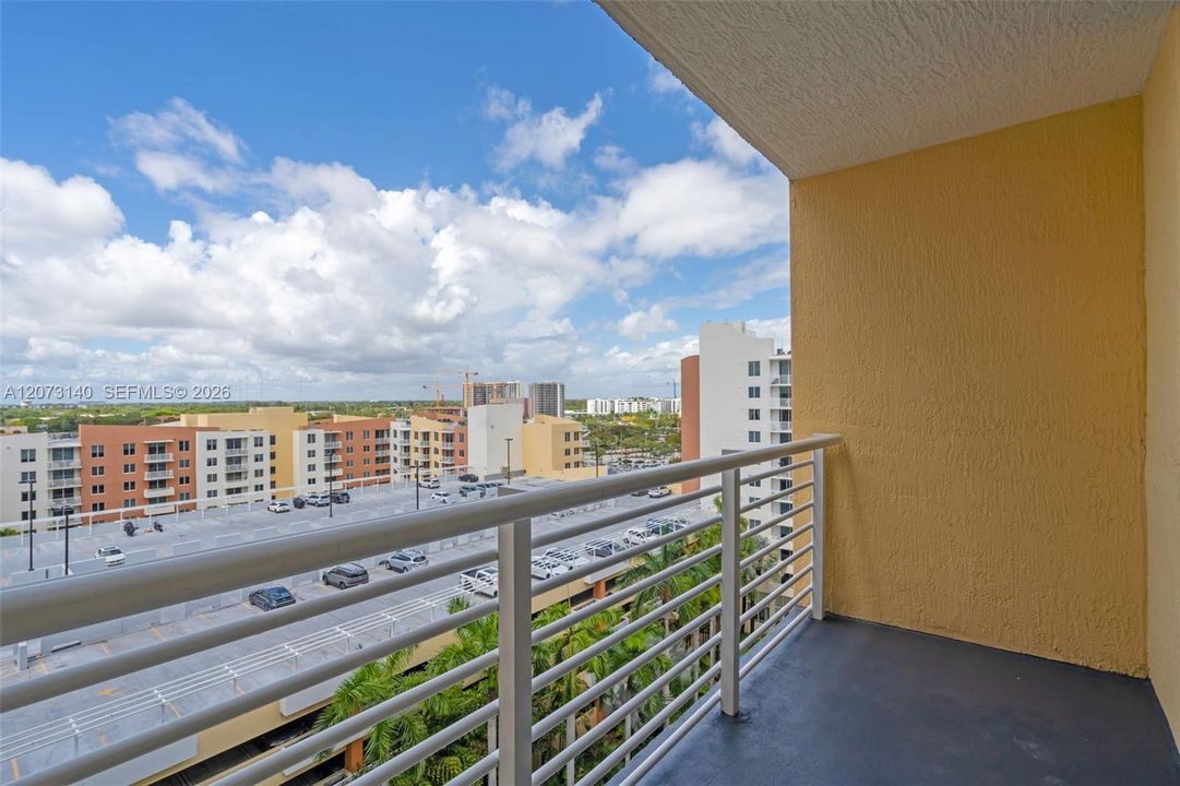 For Sale: $399,900 (2 beds, 2 baths, 1179 Square Feet)