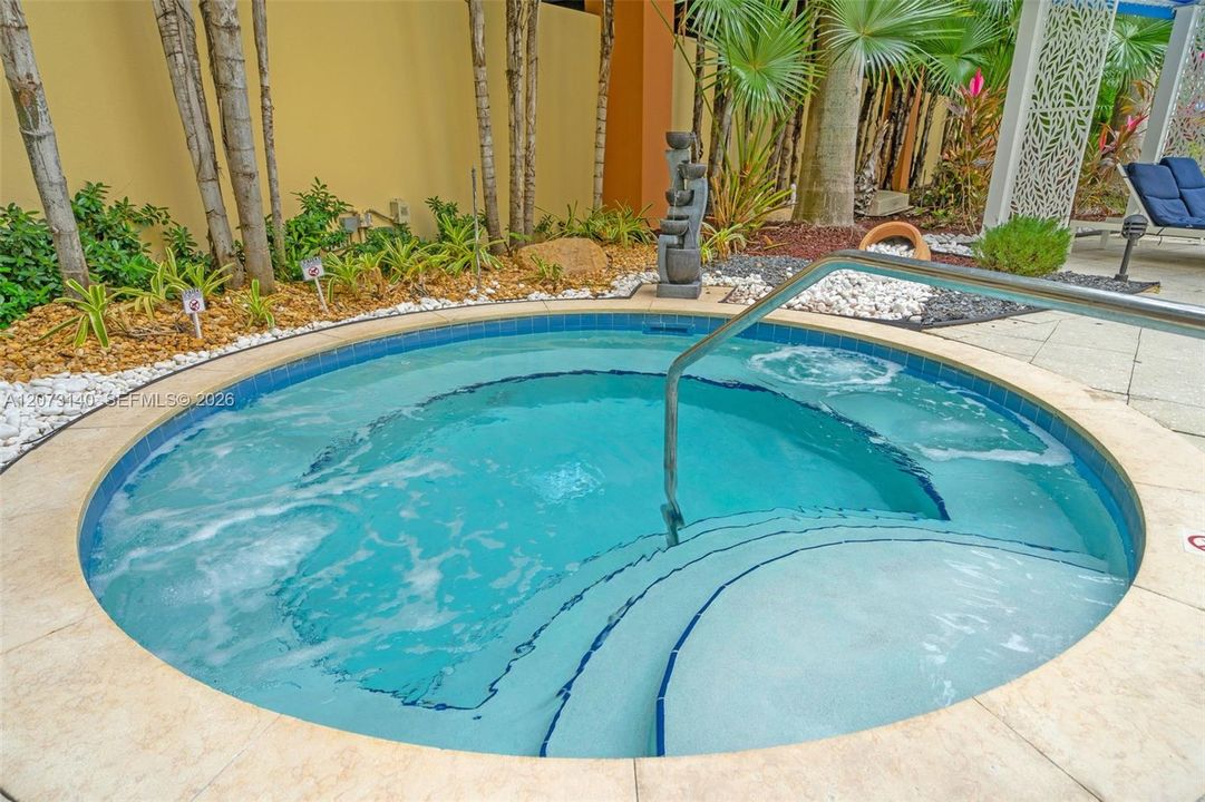 For Sale: $399,900 (2 beds, 2 baths, 1179 Square Feet)