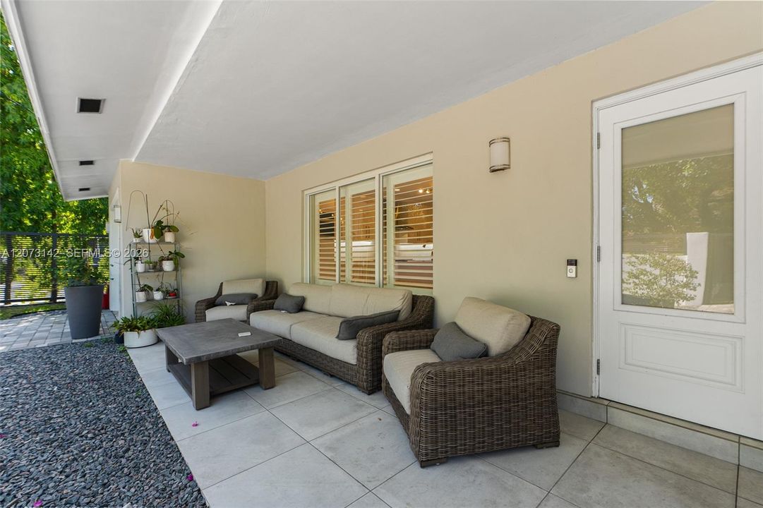 For Sale: $1,995,000 (3 beds, 3 baths, 1985 Square Feet)
