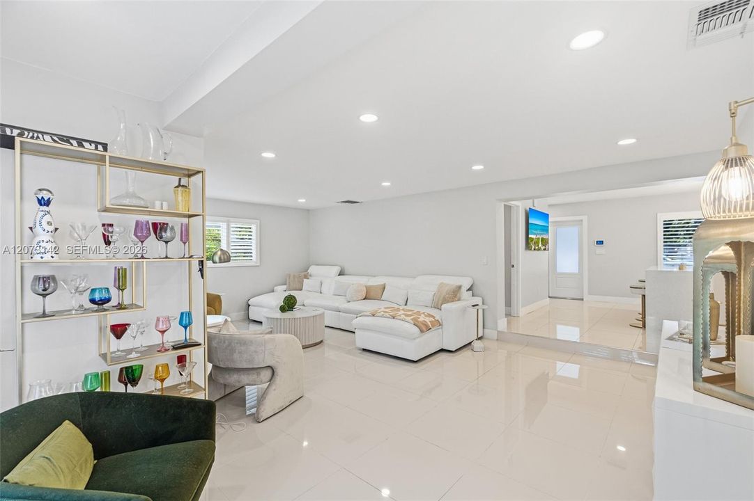 For Sale: $1,995,000 (3 beds, 3 baths, 1985 Square Feet)