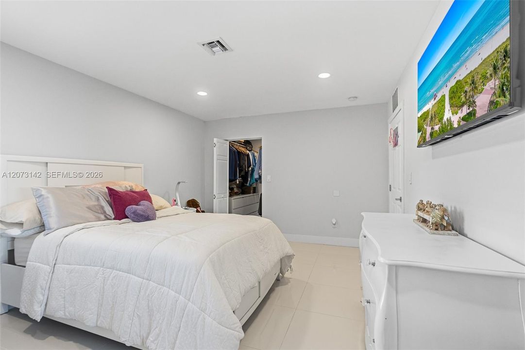 For Sale: $1,995,000 (3 beds, 3 baths, 1985 Square Feet)