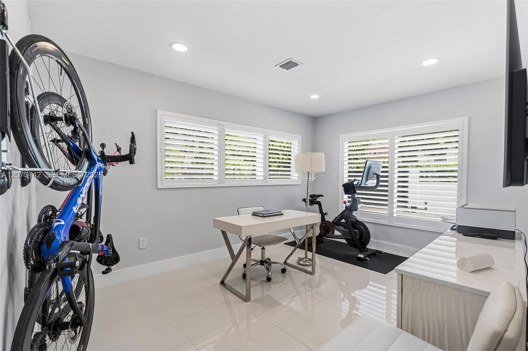 For Sale: $1,995,000 (3 beds, 3 baths, 1985 Square Feet)