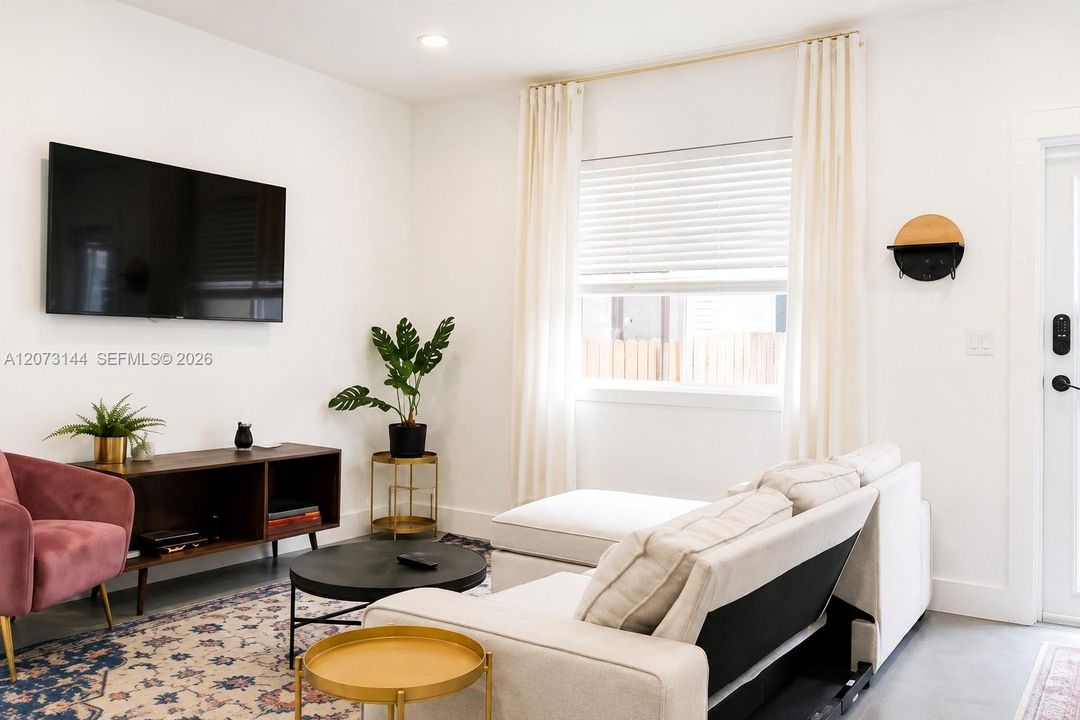 For Rent: $2,995 (2 beds, 1 baths, 950 Square Feet)