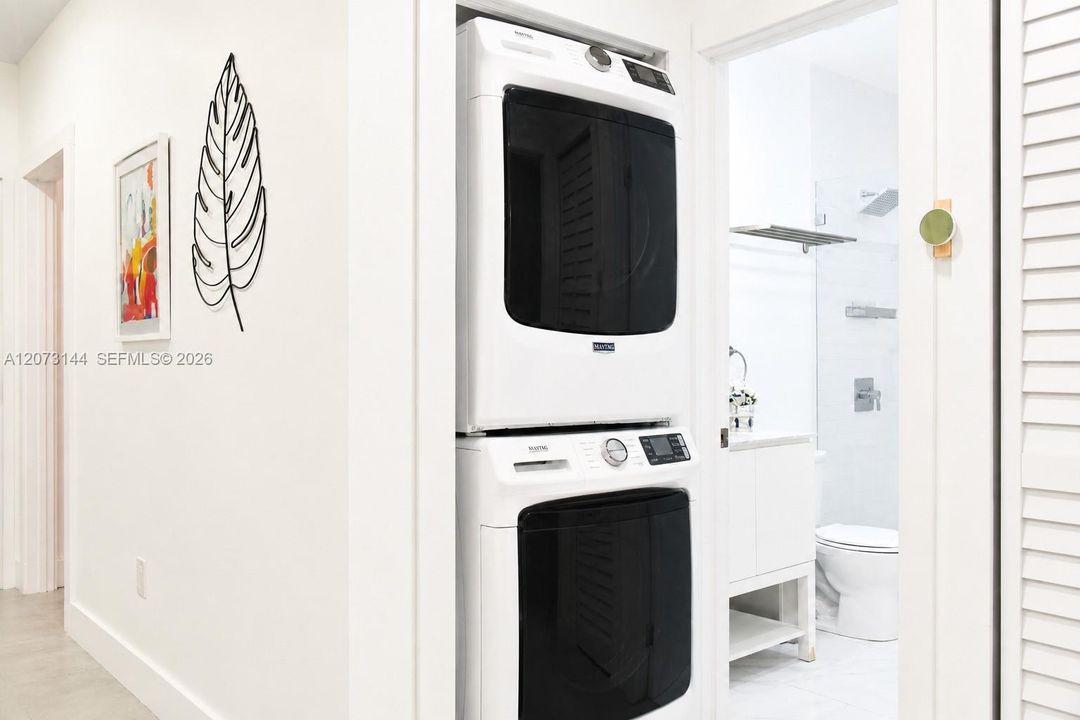 For Rent: $2,995 (2 beds, 1 baths, 950 Square Feet)