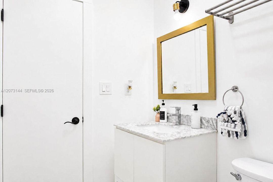For Rent: $2,995 (2 beds, 1 baths, 950 Square Feet)