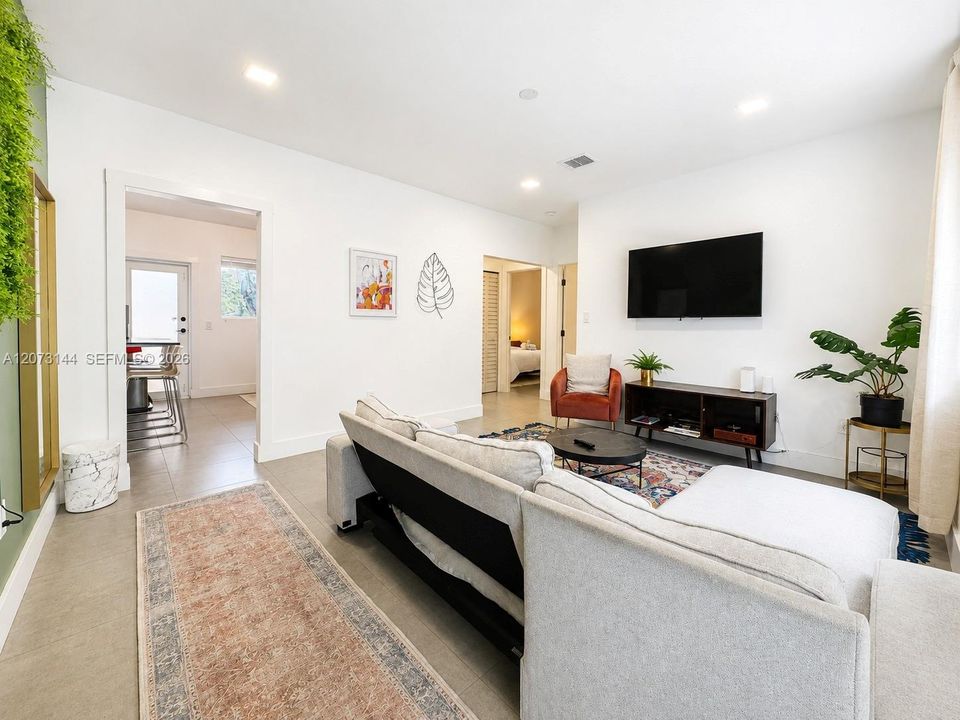 For Rent: $2,995 (2 beds, 1 baths, 950 Square Feet)