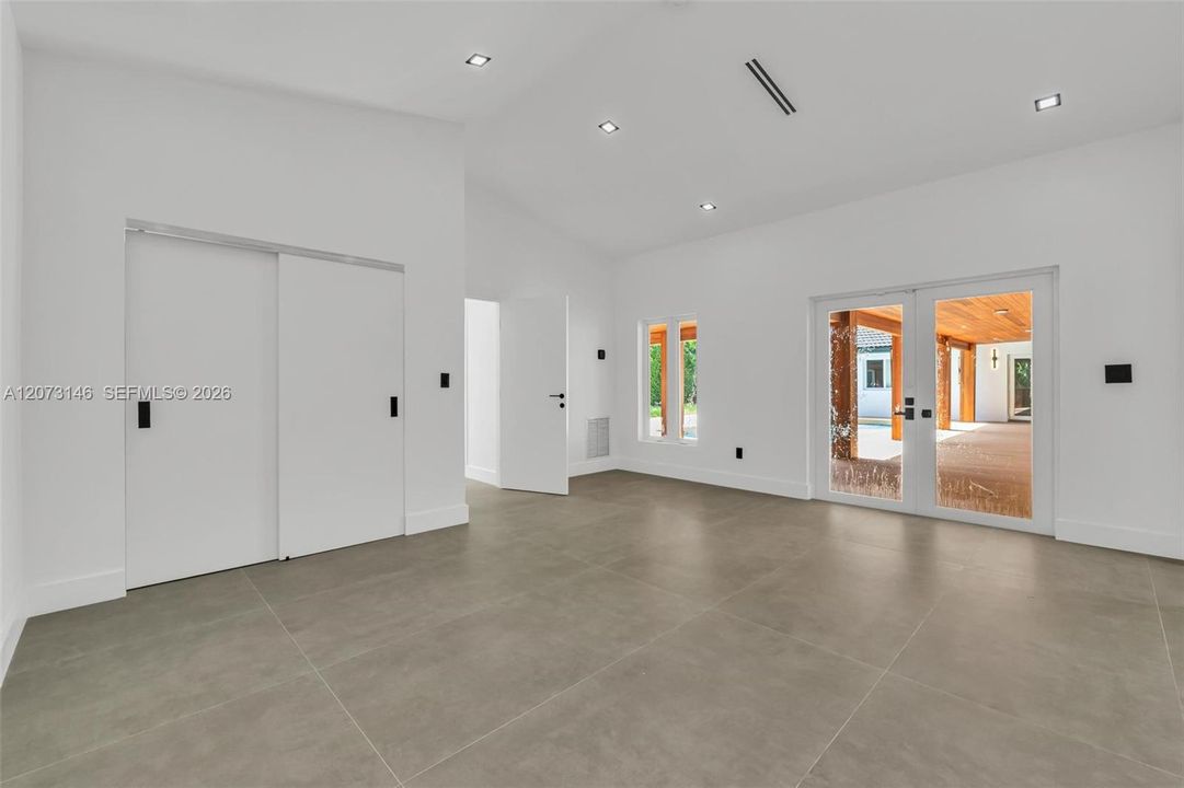 For Sale: $2,350,000 (6 beds, 4 baths, 3467 Square Feet)