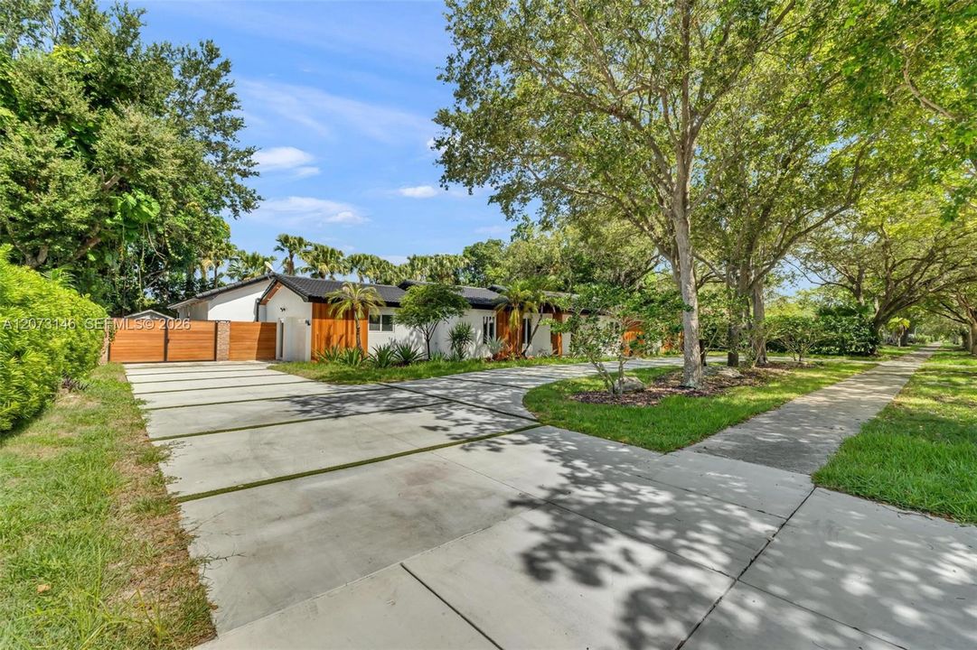 For Sale: $2,350,000 (6 beds, 4 baths, 3467 Square Feet)