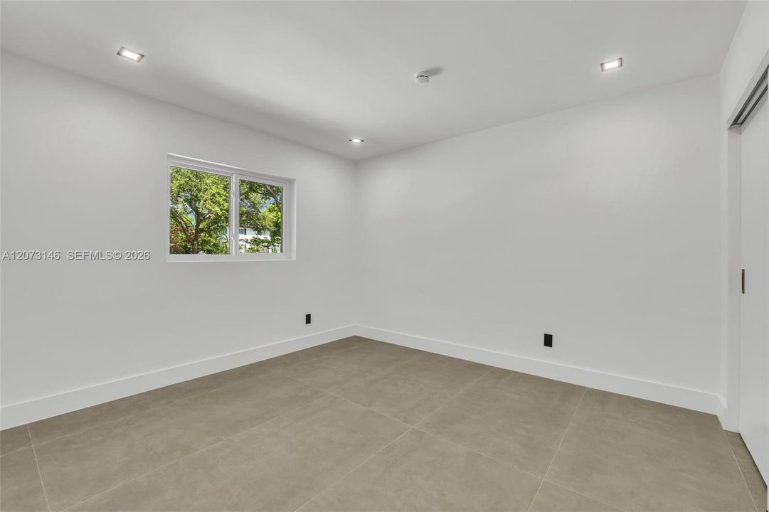 For Sale: $2,350,000 (6 beds, 4 baths, 3467 Square Feet)