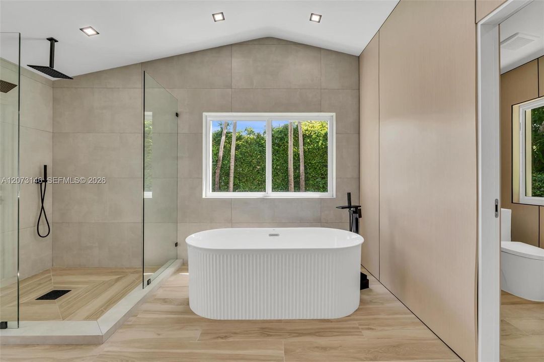 For Sale: $2,350,000 (6 beds, 4 baths, 3467 Square Feet)