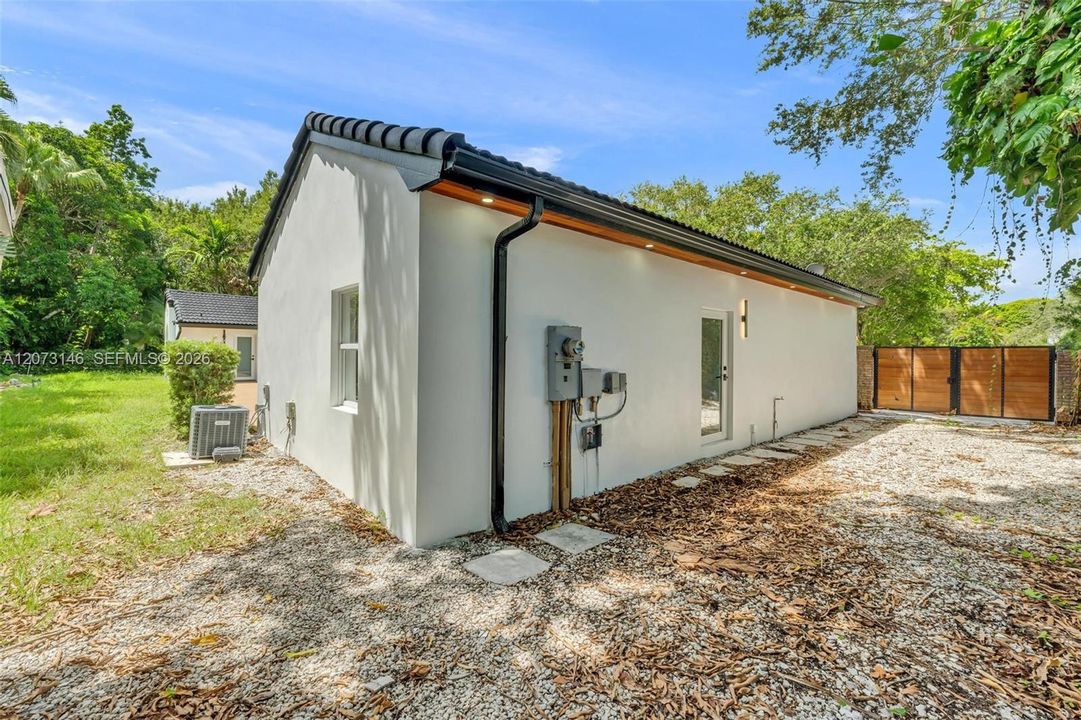 For Sale: $2,350,000 (6 beds, 4 baths, 3467 Square Feet)