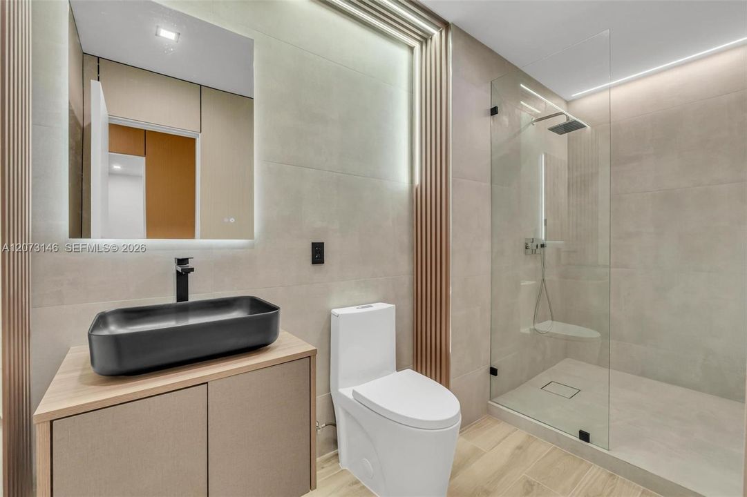 For Sale: $2,350,000 (6 beds, 4 baths, 3467 Square Feet)