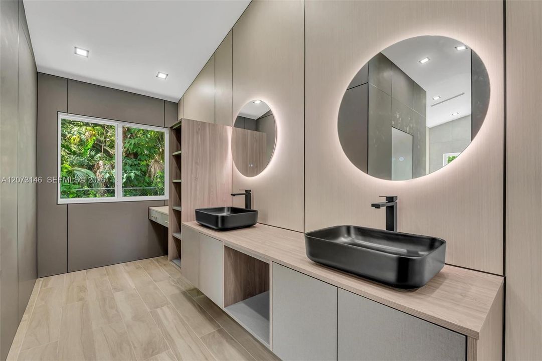 For Sale: $2,350,000 (6 beds, 4 baths, 3467 Square Feet)