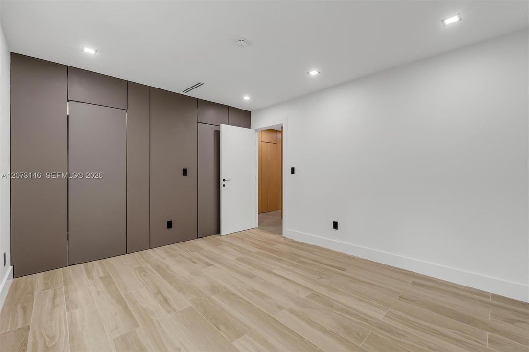 For Sale: $2,350,000 (6 beds, 4 baths, 3467 Square Feet)