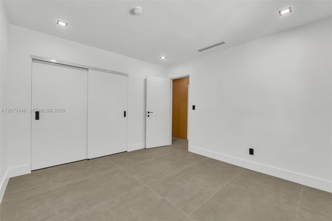For Sale: $2,350,000 (6 beds, 4 baths, 3467 Square Feet)
