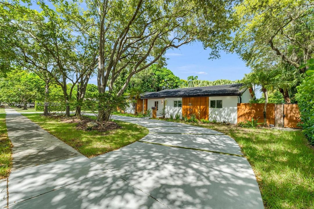 For Sale: $2,350,000 (6 beds, 4 baths, 3467 Square Feet)