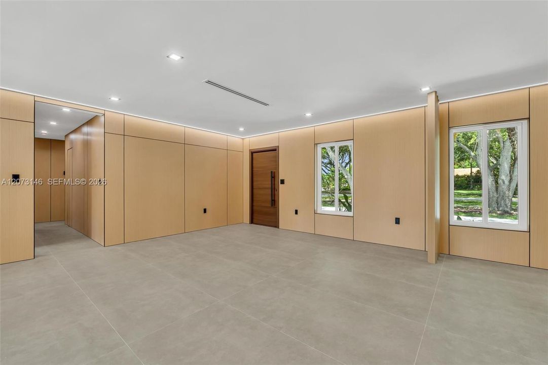 For Sale: $2,350,000 (6 beds, 4 baths, 3467 Square Feet)