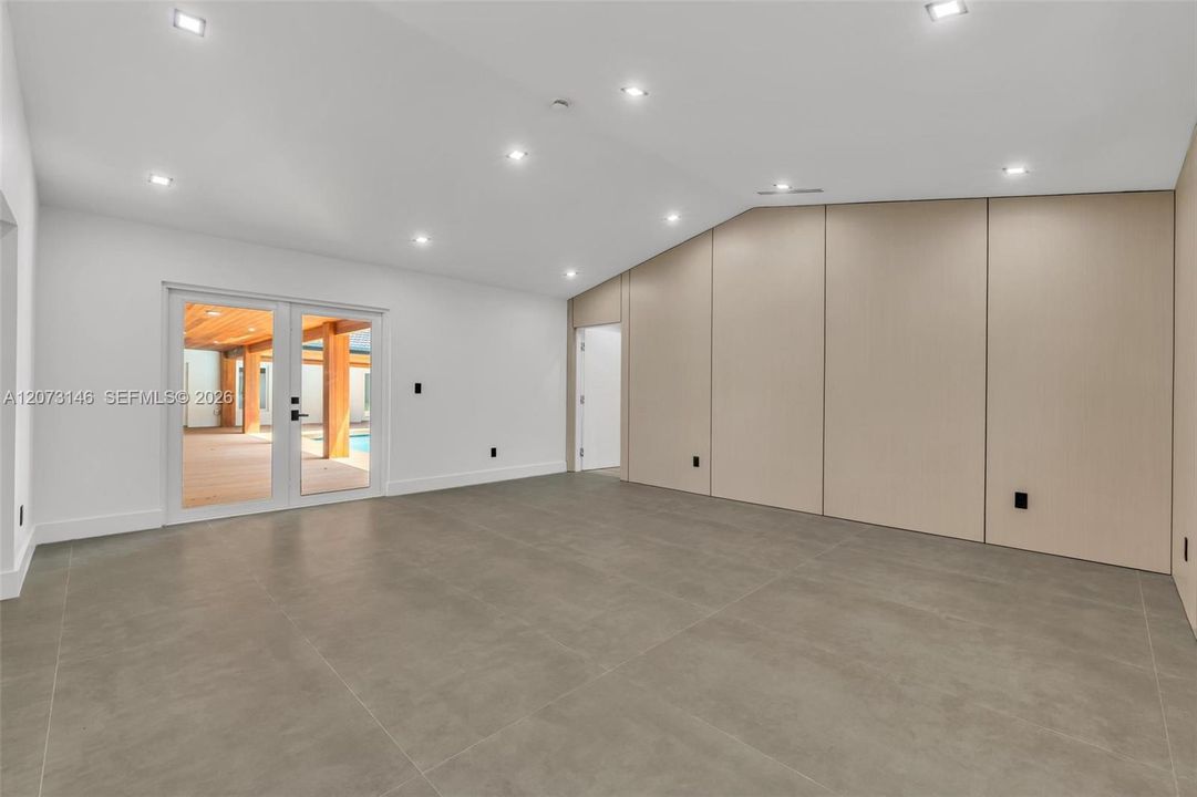 For Sale: $2,350,000 (6 beds, 4 baths, 3467 Square Feet)