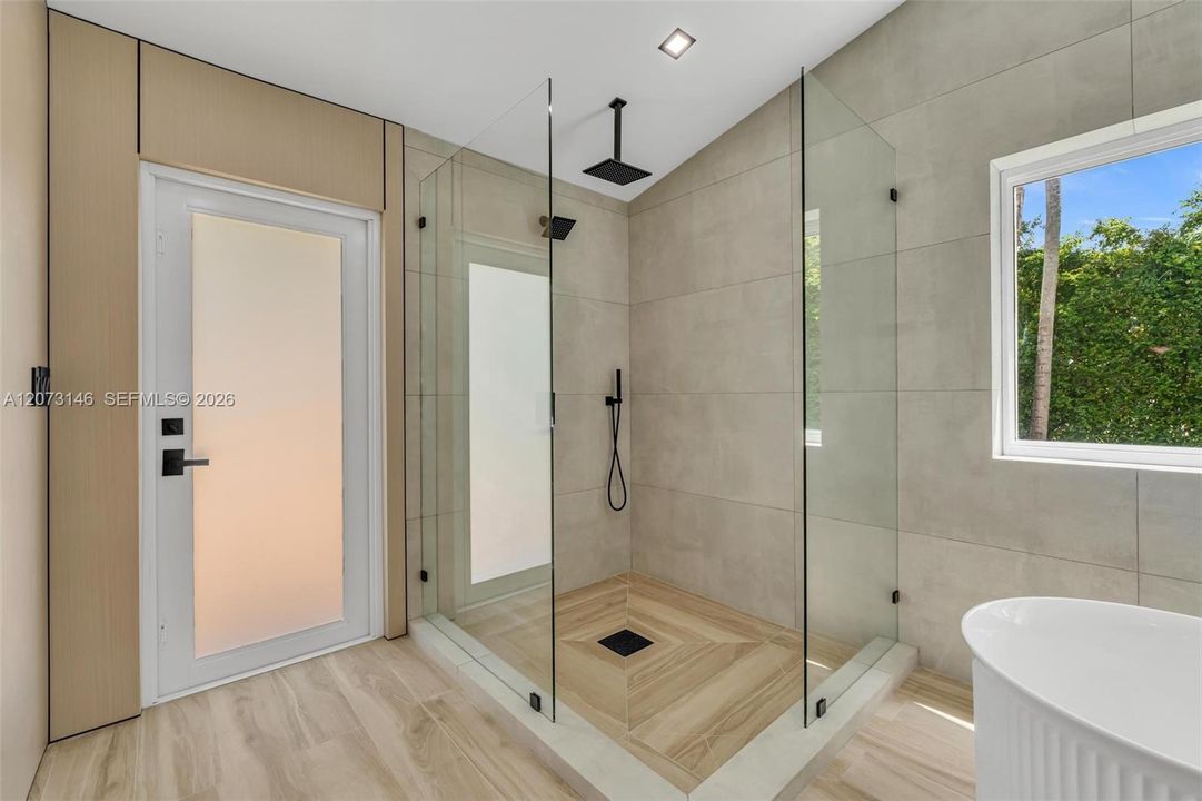 For Sale: $2,350,000 (6 beds, 4 baths, 3467 Square Feet)