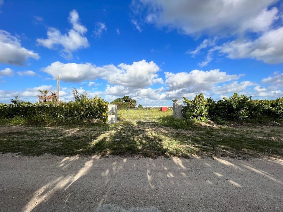 待售: $649,000 (2.50 acres)