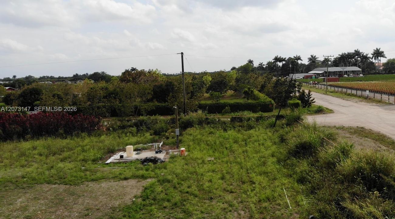 待售: $649,000 (2.50 acres)