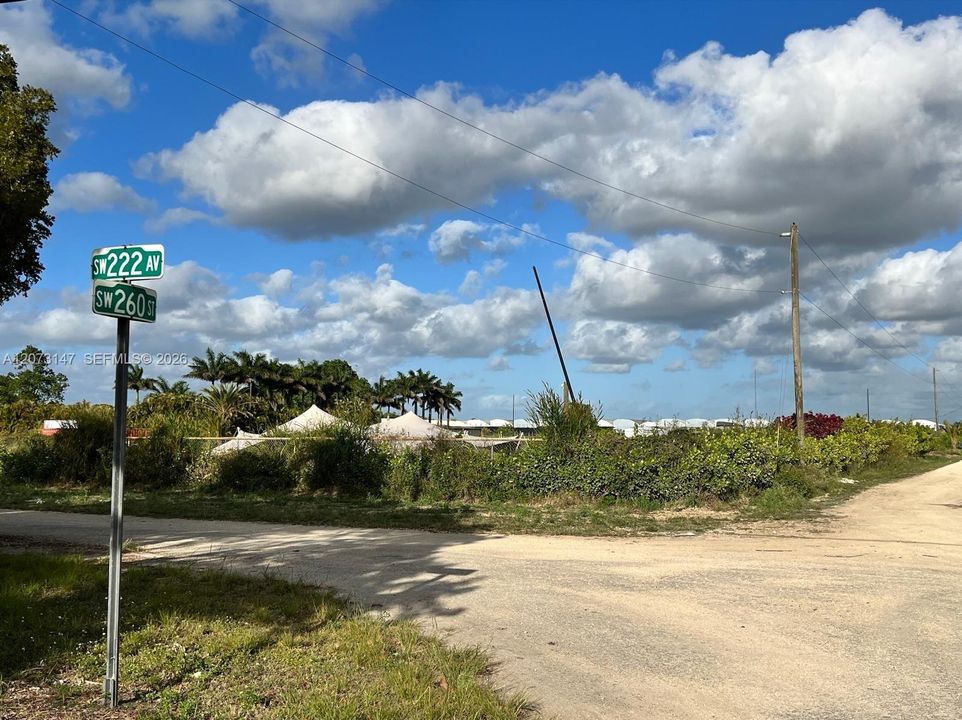 待售: $649,000 (2.50 acres)
