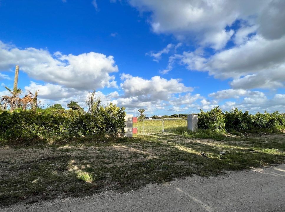 待售: $649,000 (2.50 acres)