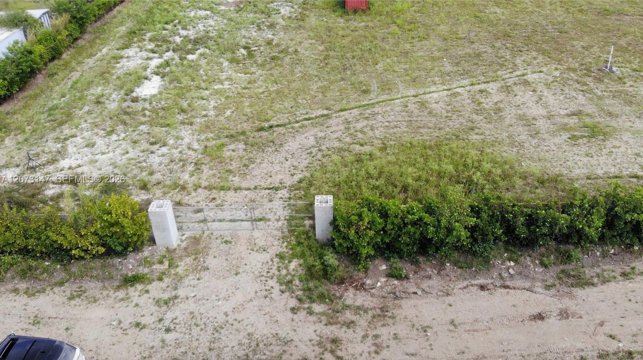 待售: $649,000 (2.50 acres)