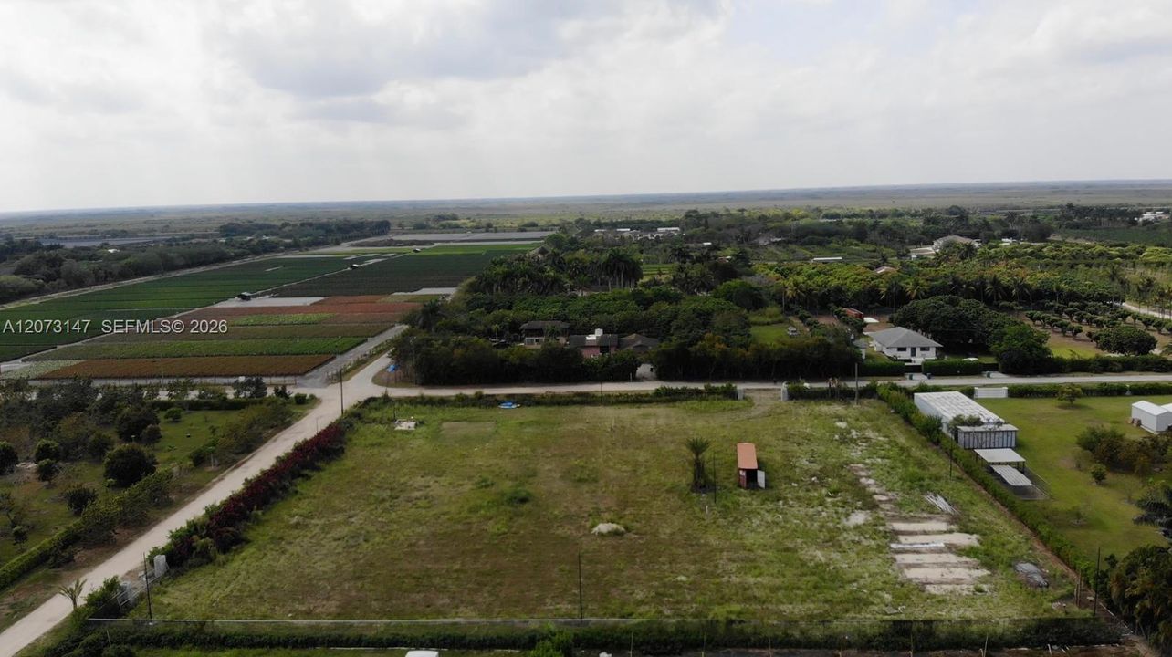 待售: $649,000 (2.50 acres)