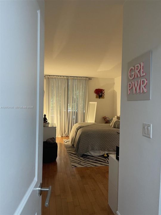 В аренду: $7,900 (3 спален, 2 ванн, 1720 Квадратных фут)