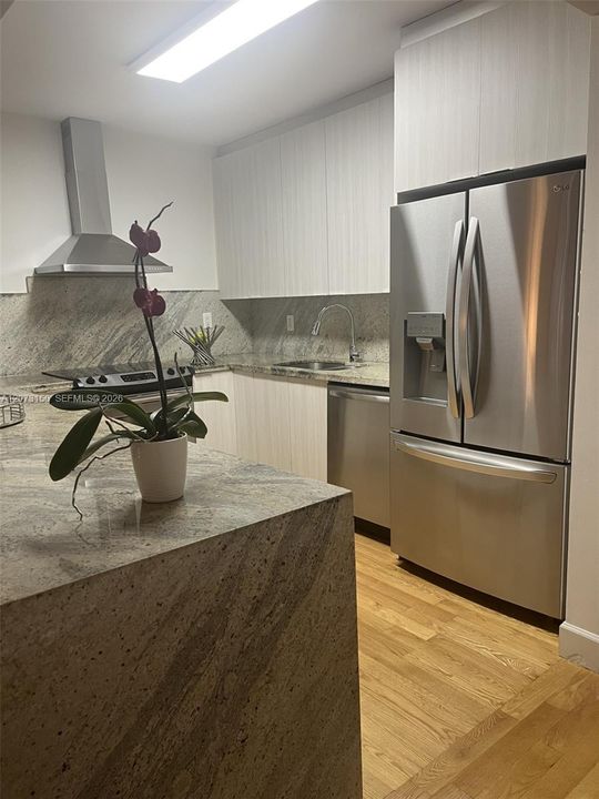 В аренду: $7,900 (3 спален, 2 ванн, 1720 Квадратных фут)