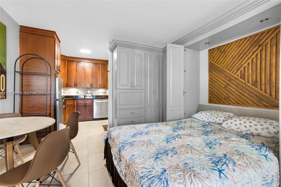 For Rent: $2,100 (0 beds, 1 baths, 400 Square Feet)