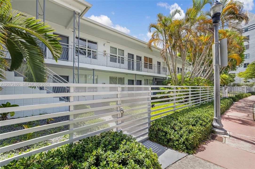 For Rent: $2,100 (0 beds, 1 baths, 400 Square Feet)