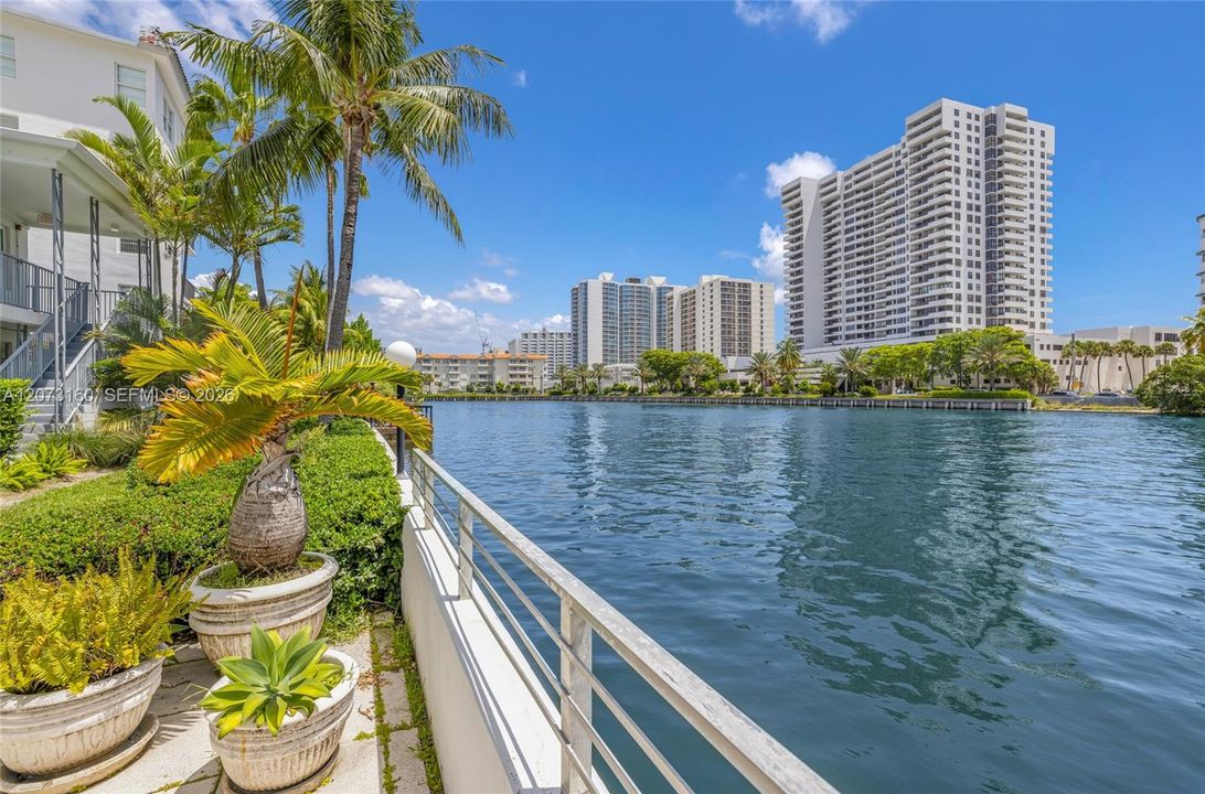For Rent: $2,100 (0 beds, 1 baths, 400 Square Feet)