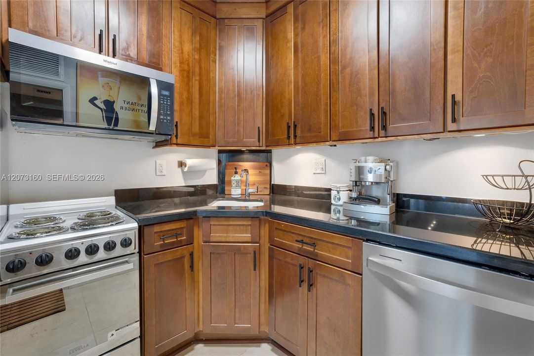 For Rent: $2,100 (0 beds, 1 baths, 400 Square Feet)