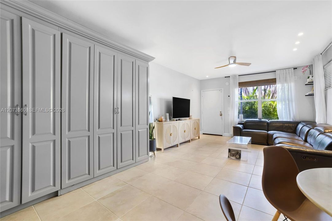 For Rent: $2,100 (0 beds, 1 baths, 400 Square Feet)