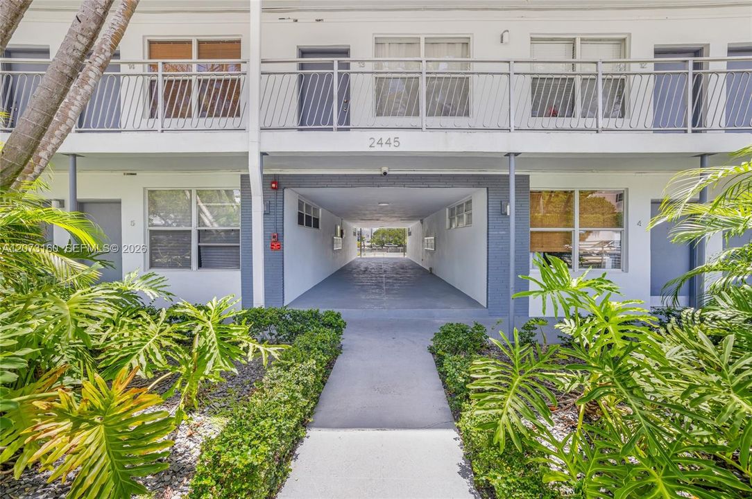 For Rent: $2,100 (0 beds, 1 baths, 400 Square Feet)