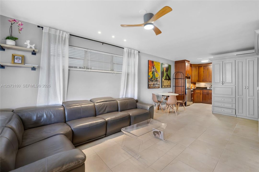 For Rent: $2,100 (0 beds, 1 baths, 400 Square Feet)