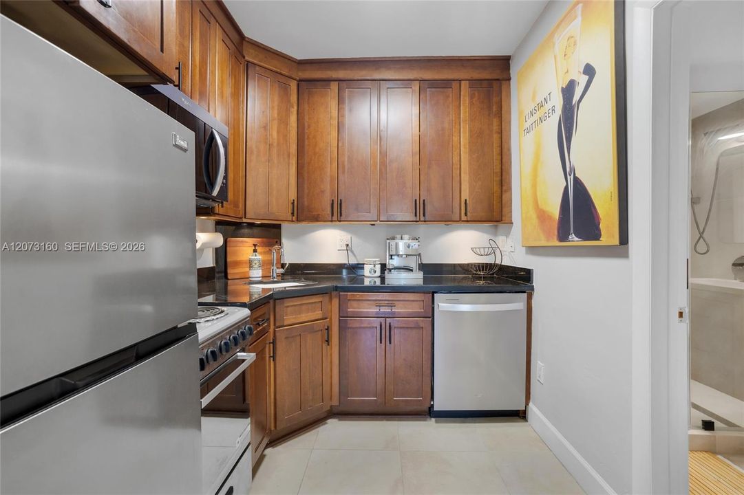 For Rent: $2,100 (0 beds, 1 baths, 400 Square Feet)