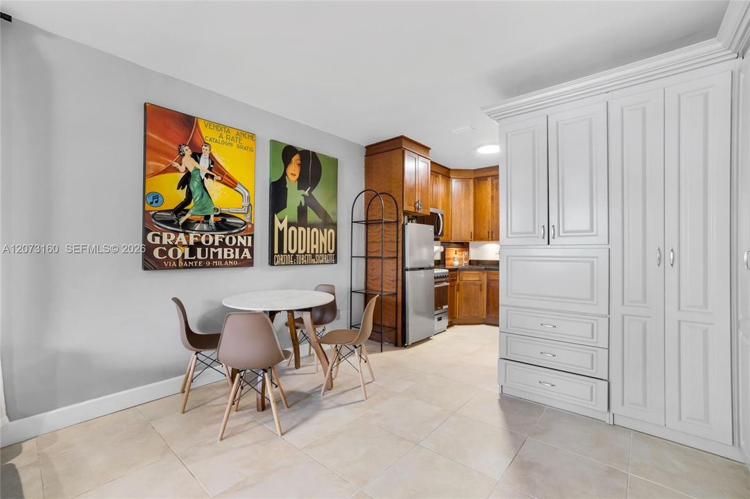 For Rent: $2,100 (0 beds, 1 baths, 400 Square Feet)