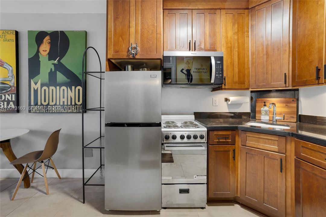 For Rent: $2,100 (0 beds, 1 baths, 400 Square Feet)