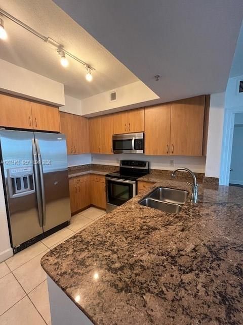 For Rent: $2,500 (2 beds, 2 baths, 1036 Square Feet)