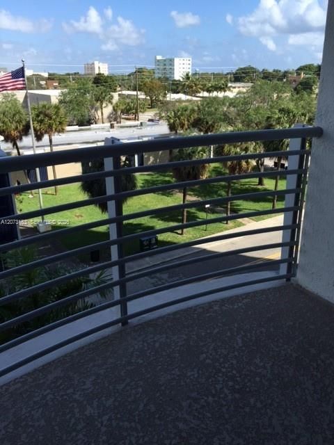 For Rent: $2,500 (2 beds, 2 baths, 1036 Square Feet)