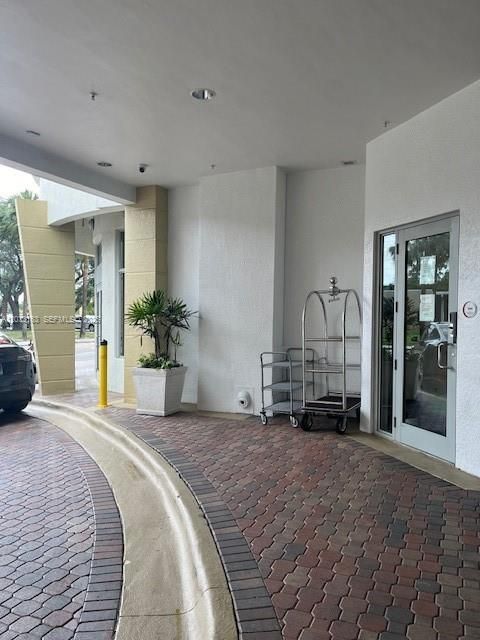 For Rent: $2,500 (2 beds, 2 baths, 1036 Square Feet)